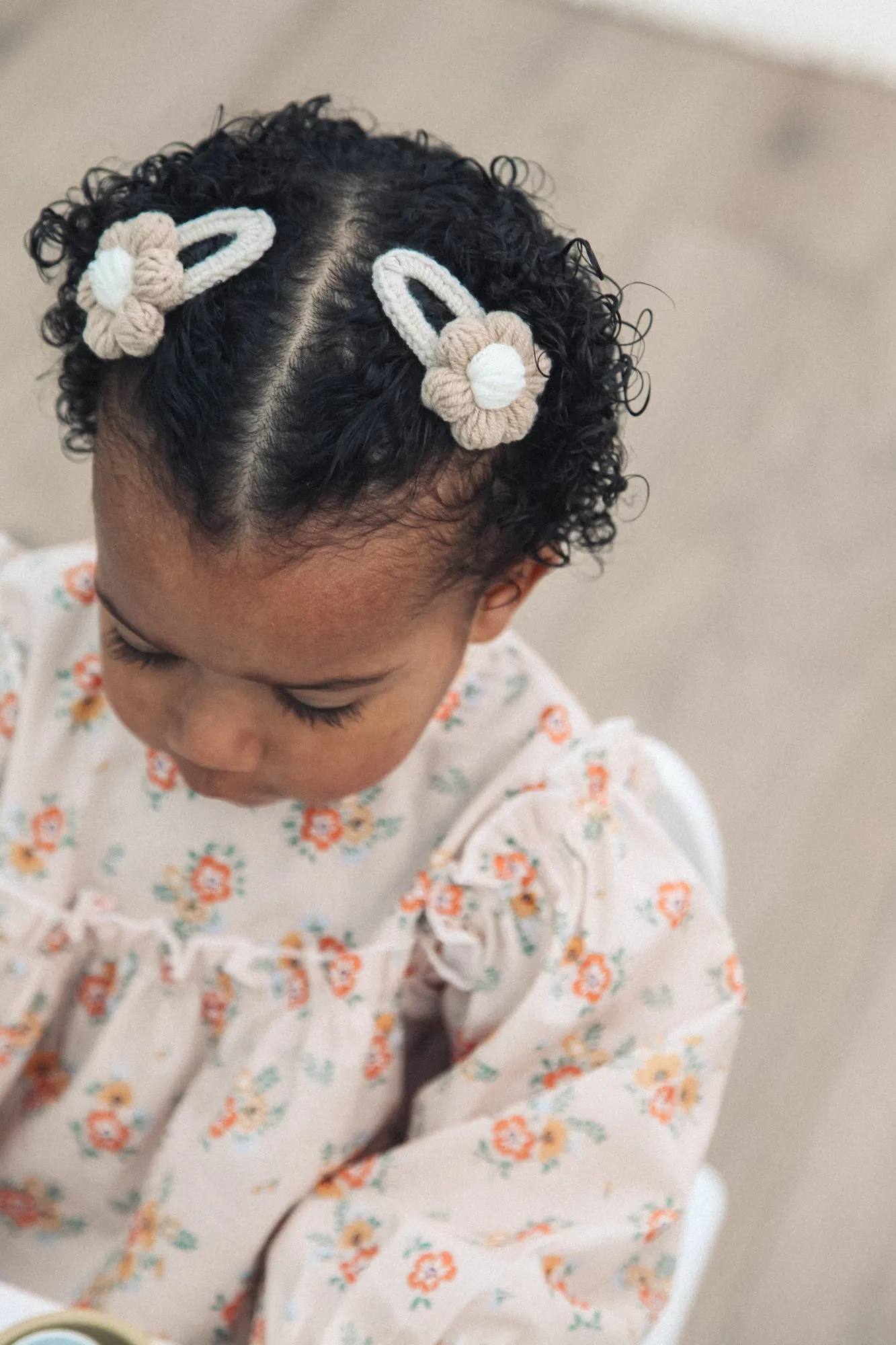 Beige Knitted Flower Snap Clip