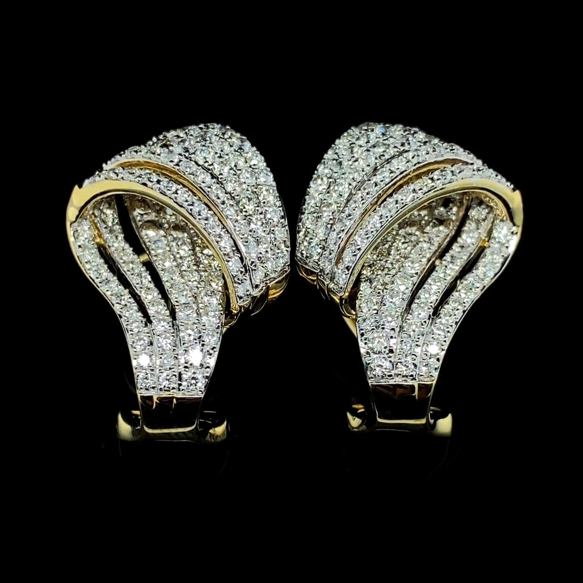 #LVNA2024 | Golden Cocktail Elegant Diamond Earrings 18kt